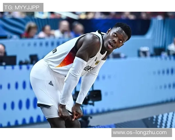 丹尼斯施罗德在NBA的崛起与挑战：从德国少年到篮球明星的奋斗历程